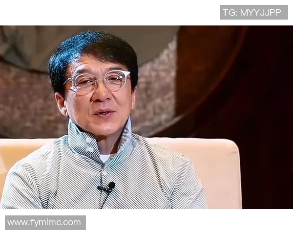 足球明星与成龙的精彩对决视频引发热议,球场与银幕的完美碰撞